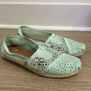 TOMS Women's Light Green Crochet Flats